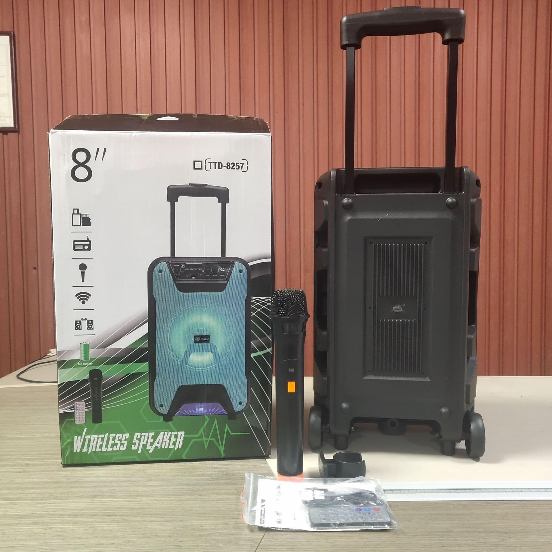 Travel suitcase, wireless speakers, microphone charging, 8 inch, bluetooth 3
