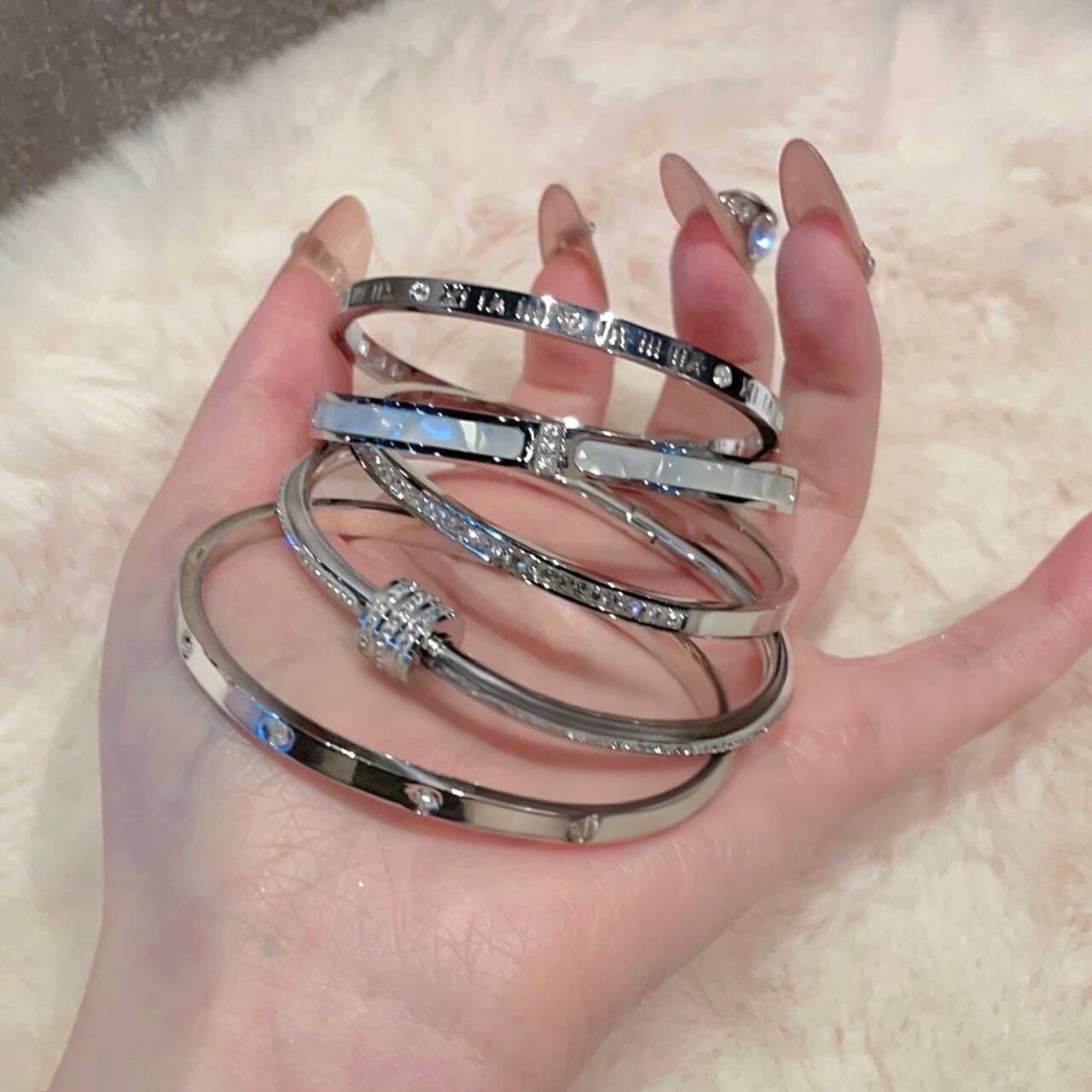 Fashionable women's bracelet, universal jewelry stainless steel, light luxury style, high-quality style, micro incrustation, diamond encrusted, simple and elegant design, does not fade, for beloved 2