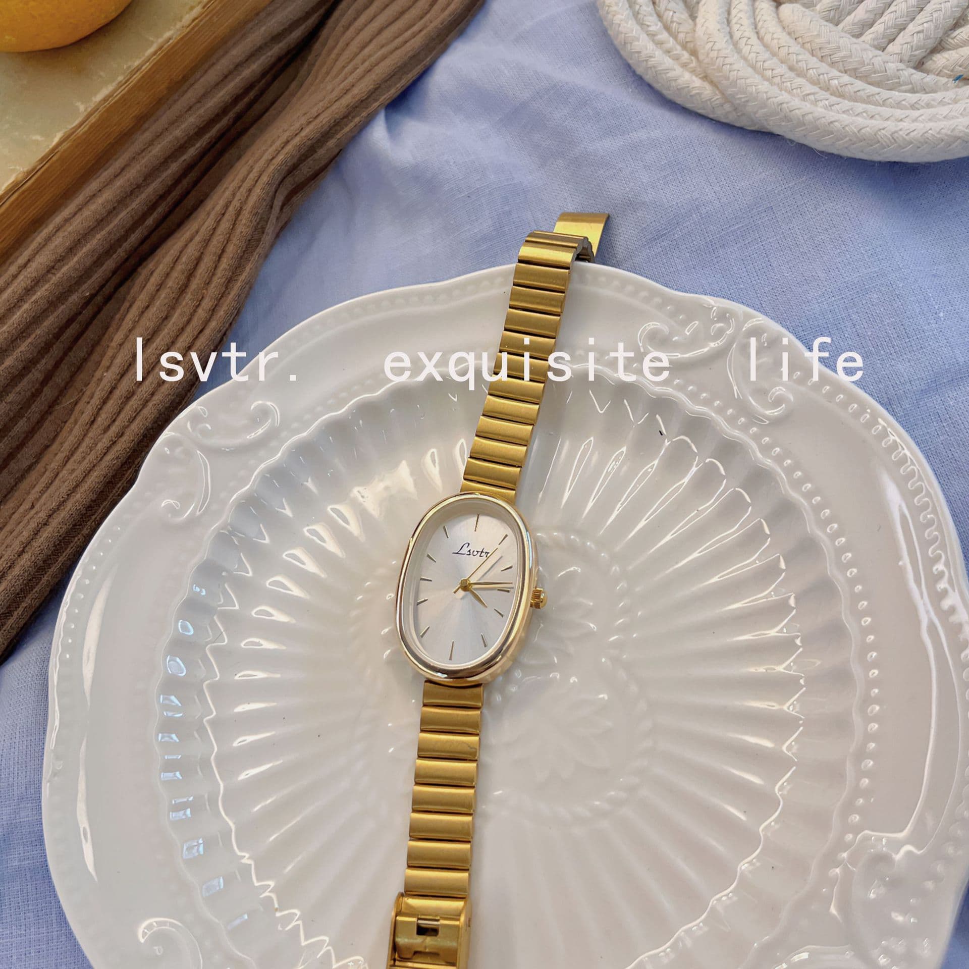 Golden fashionable gold watch, quartz steel belt, women's watch, new collection 2