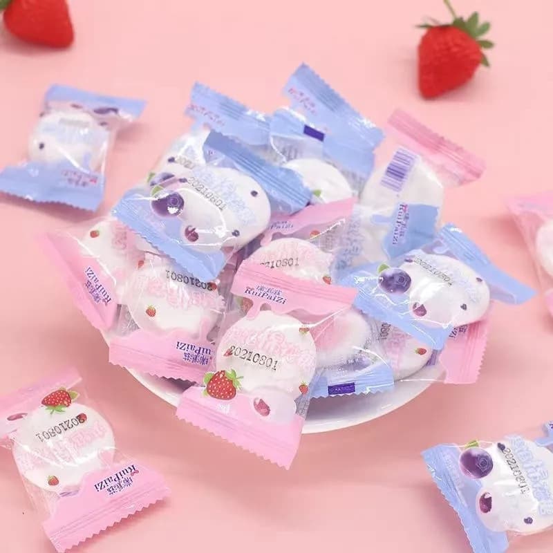 Marshmallow blueberry strawberry sandwich mixed burst slurry fudge box wholesale happy candy small packaging candy snack snacks 3