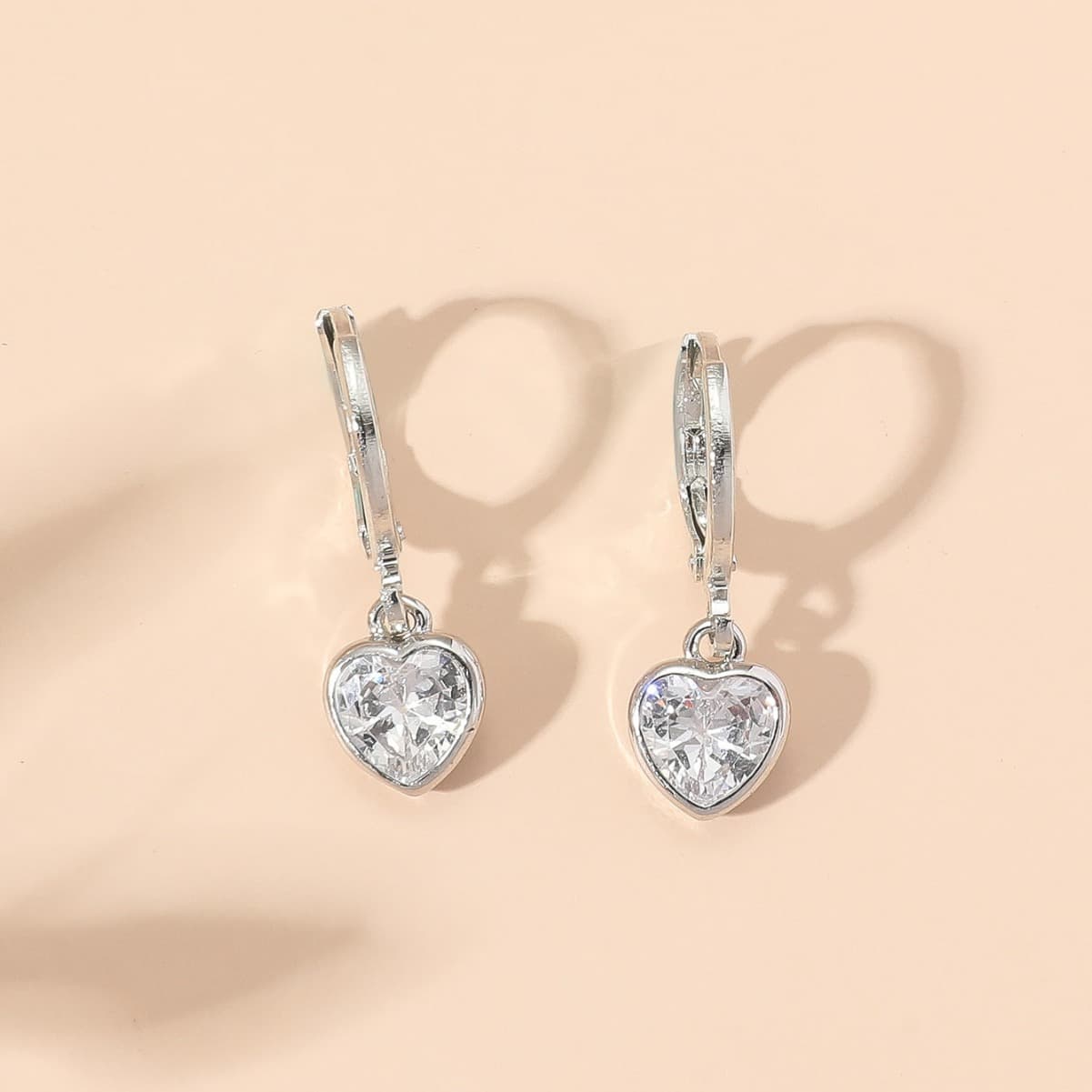 Retro cute universal elegant small design earrings heart shaped with zircon, simple and elegant design 2