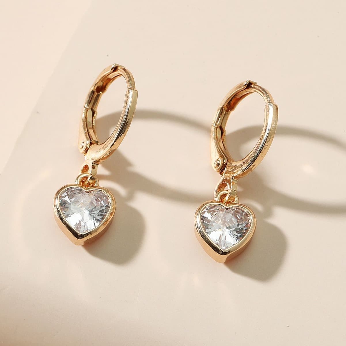 Retro cute universal elegant small design earrings heart shaped with zircon, simple and elegant design 3