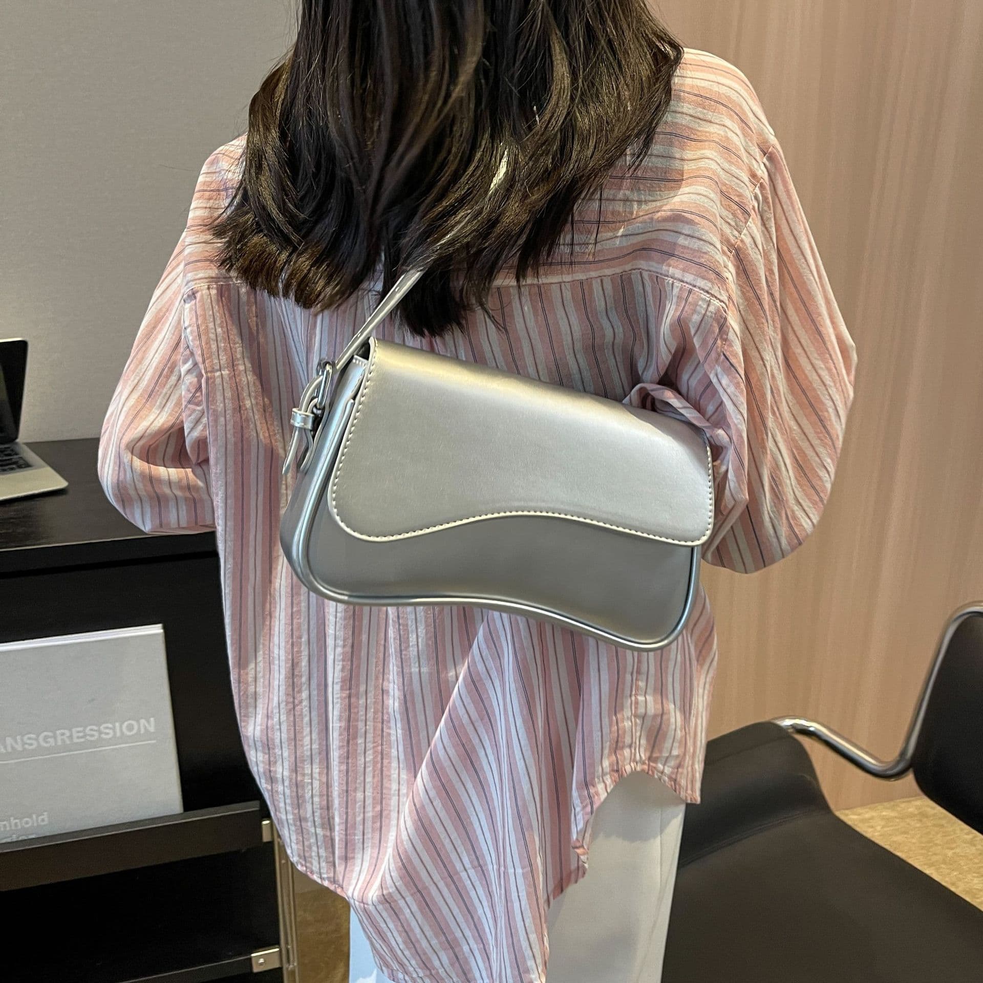 Quality fashionable one-shoulder bag, underarm bag, handheld bag strap, simple and elegant design 3