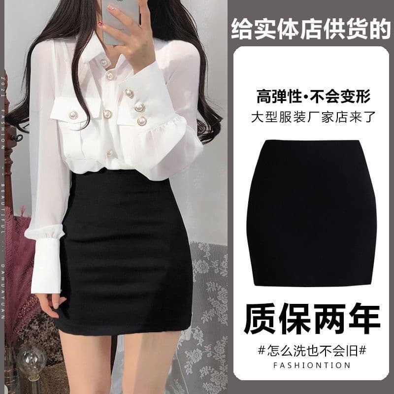 Elastic fitted mini-skirt, black skirt, hip-accented