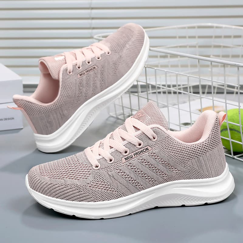Breathable black sports lightweight casual footwear for leisure, simple and elegant design, for beloved, made with flyknit technology 3