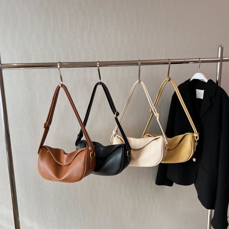 Retro capacious shoulder bag, demi-season fashionable one-shoulder bag 1