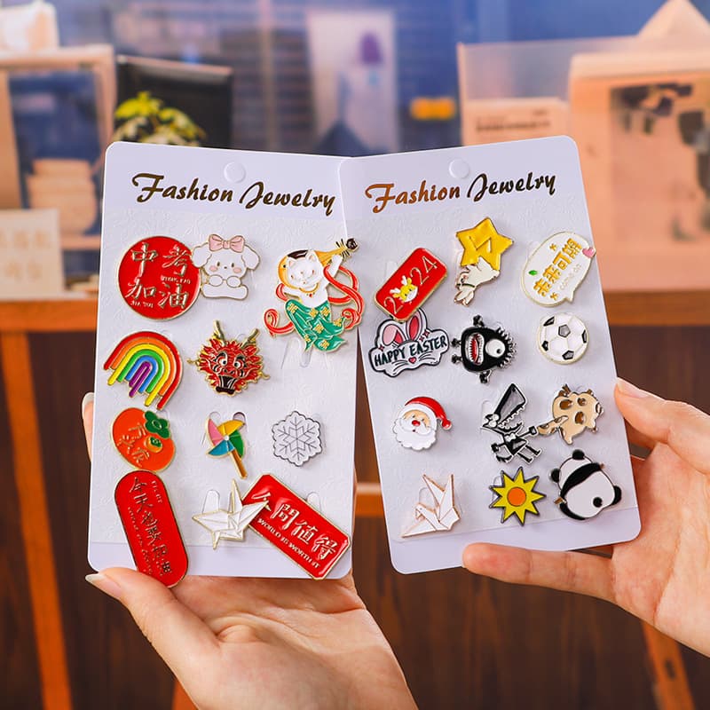 Cartoon metal brooch, brand trench coat, fresh cute backpack, bag accessory, badge 3