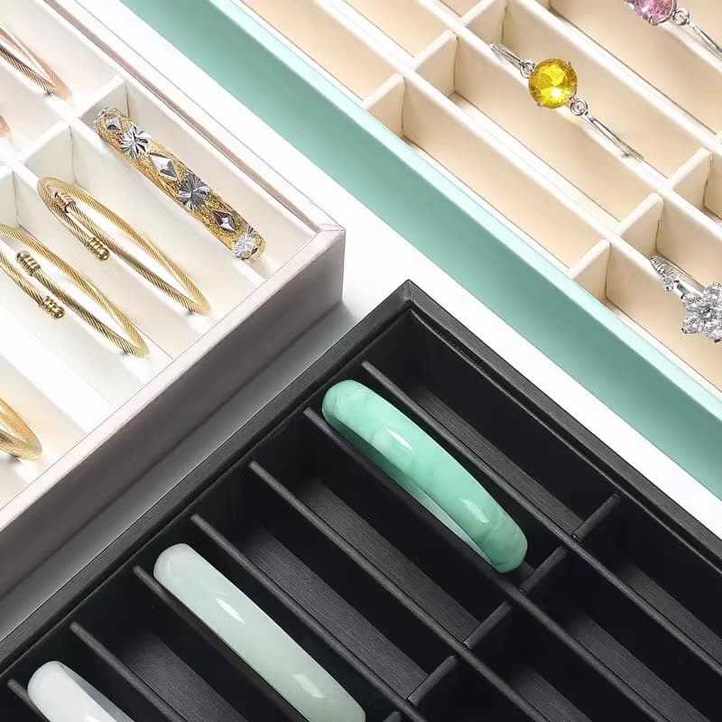 Bracelet, stand, storage box, 40 3
