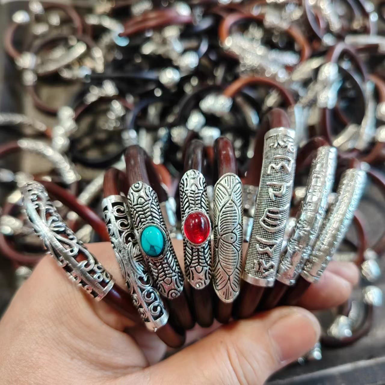 Tibet authentic natural wild chicken blood vine bracelet, currency special price manufacturer wholesale volume first-hand goods source
