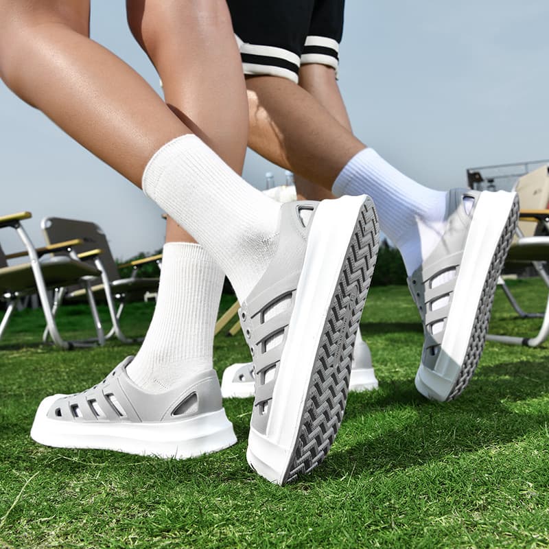 Shell toe Crocs 2024 new men and women wading non-slip waterproof Baotou couple's river beach shoes wholesale