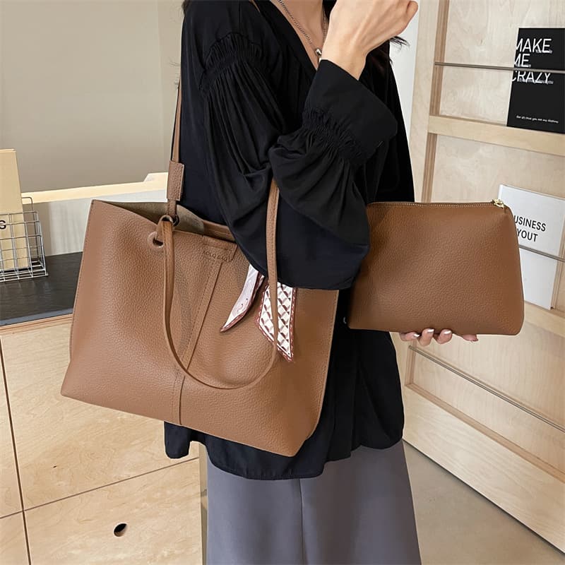 Retro capacious shoulder bag, fashionable universal one-shoulder bag, city style, western style, high-end 2