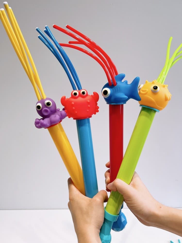 Cartoon capacious water gun, swimming pool play in water, toy 8