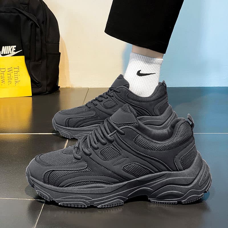 Pure black men's shoes spring 2026 new work safety shoes non-slip wear-resistant men's running sports dad shoes thick soles 4