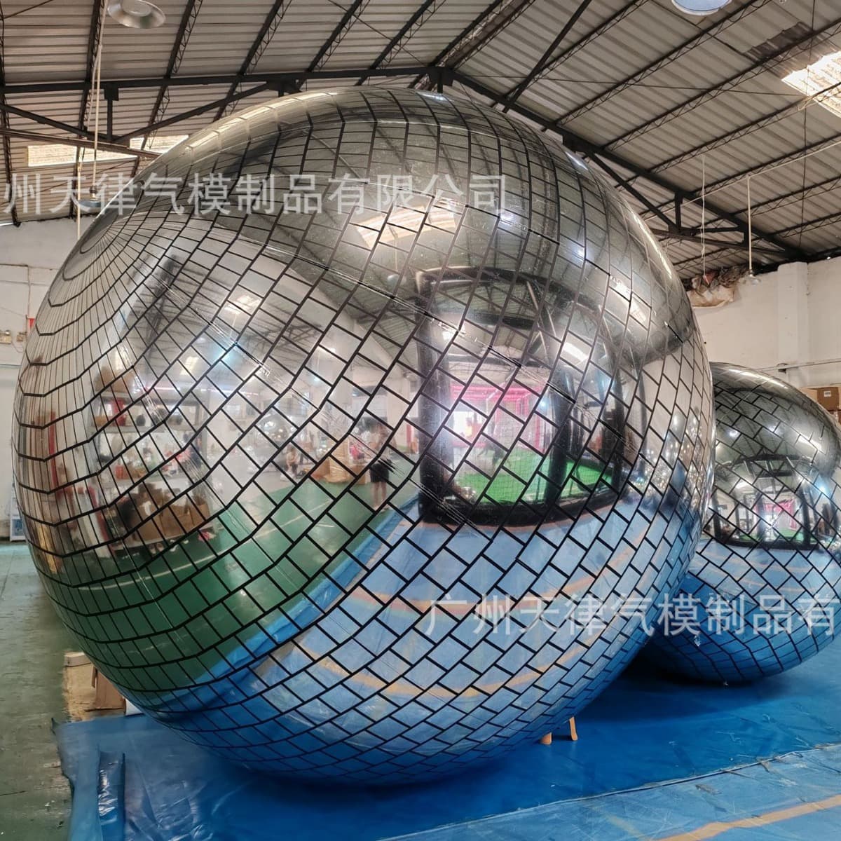 [New KTV lights mini small big large giant disco balls decor] 1