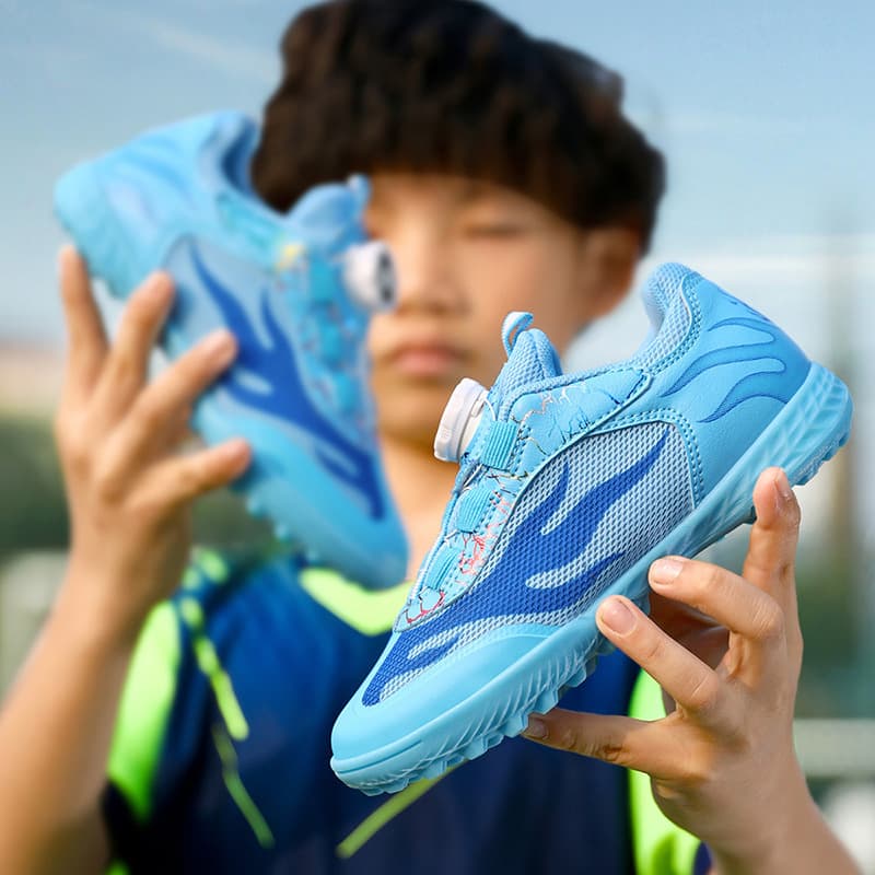 Fashionable mesh children's boots, breathable shoes for students, football sneakers for men and women, with spikes 3