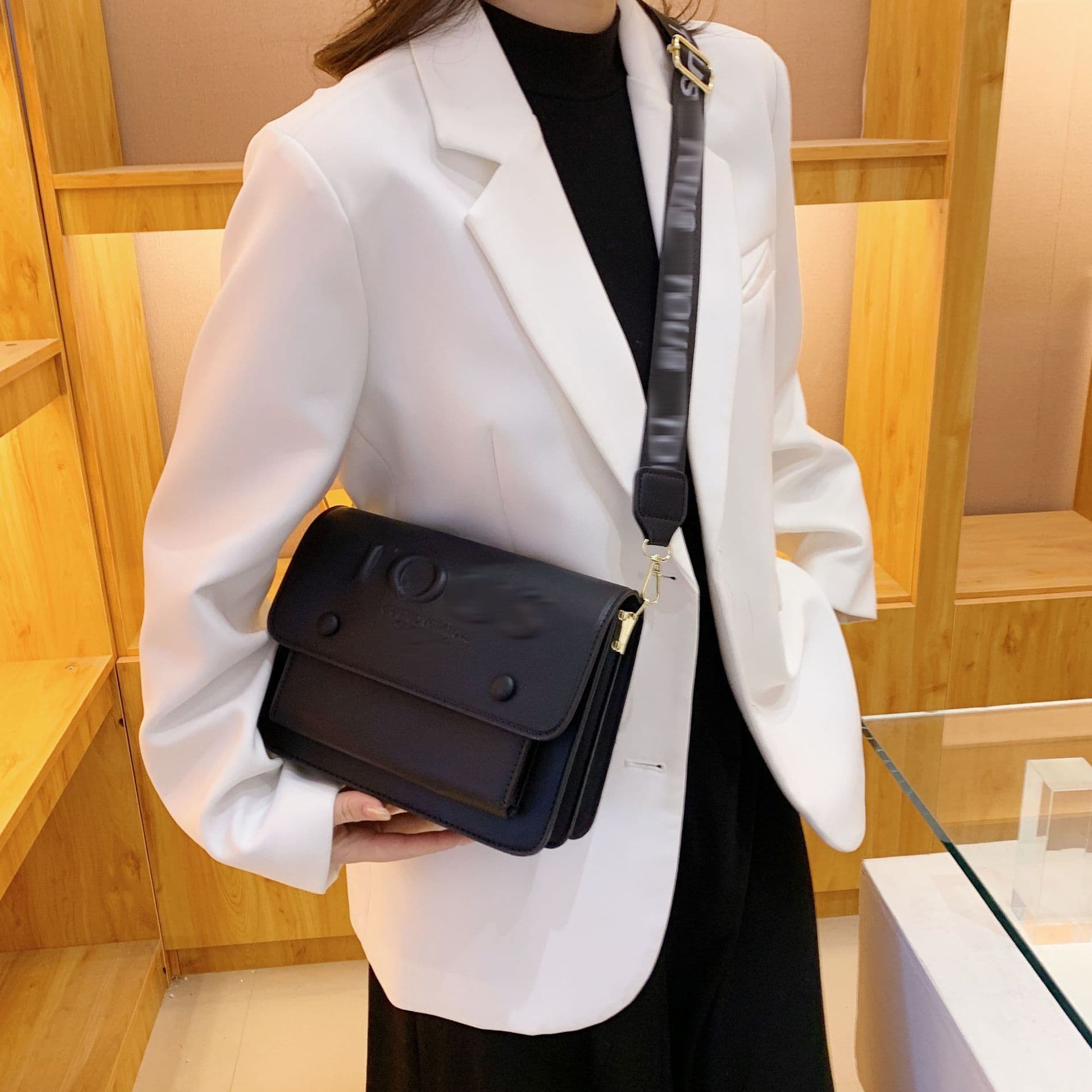 (Cross-border trading), trend fashionable universal one-shoulder bag, city style 4
