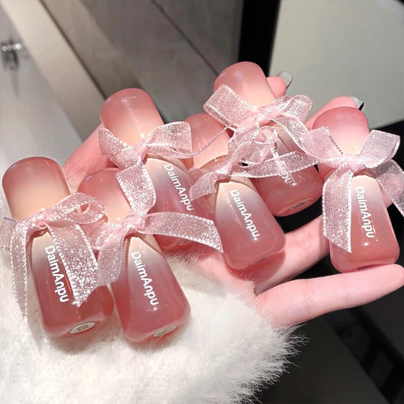 Transparent glossy lip gloss, lipstick, mirror effect 2