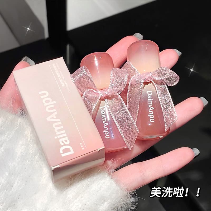 Transparent glossy lip gloss, lipstick, mirror effect 3