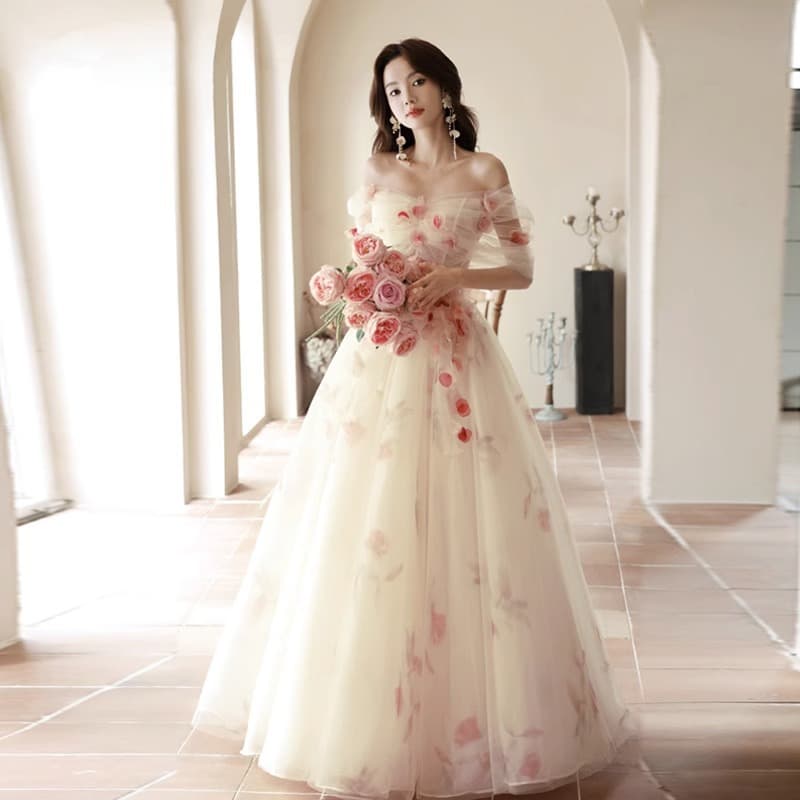 Wedding dress, fashionable evening dress, suit, open shoulders 4