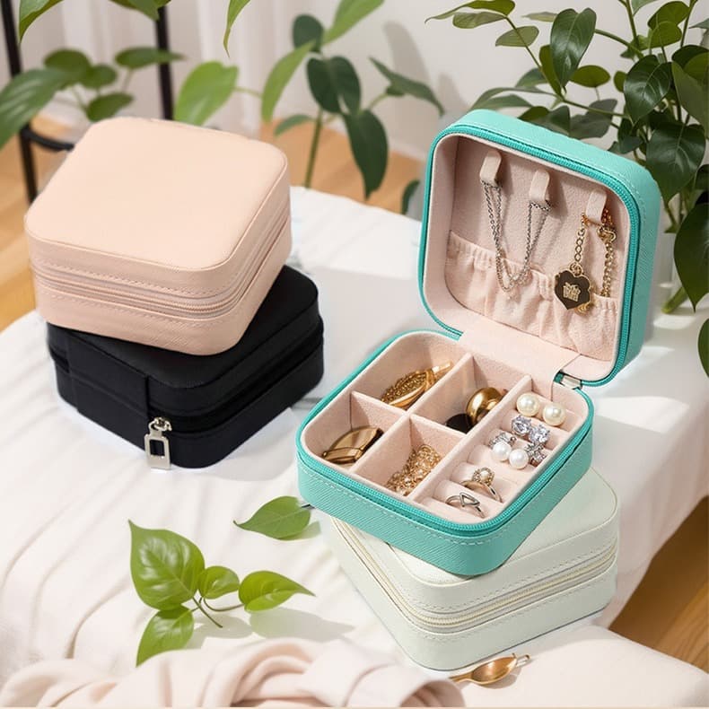 Accessory, storage box, ring, necklace and bracelet, chain, earrings, jewelry, storage system for traveling, treasure chest, gift box 1