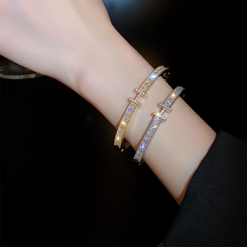 Elegant bracelet with zircon with letters, universal jewelry, European style, high-quality style, light luxury style, simple and elegant design 3