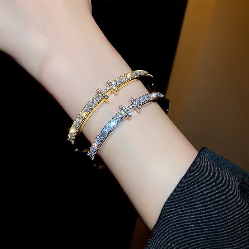 Elegant bracelet with zircon with letters, universal jewelry, European style, high-quality style, light luxury style, simple and elegant design 1