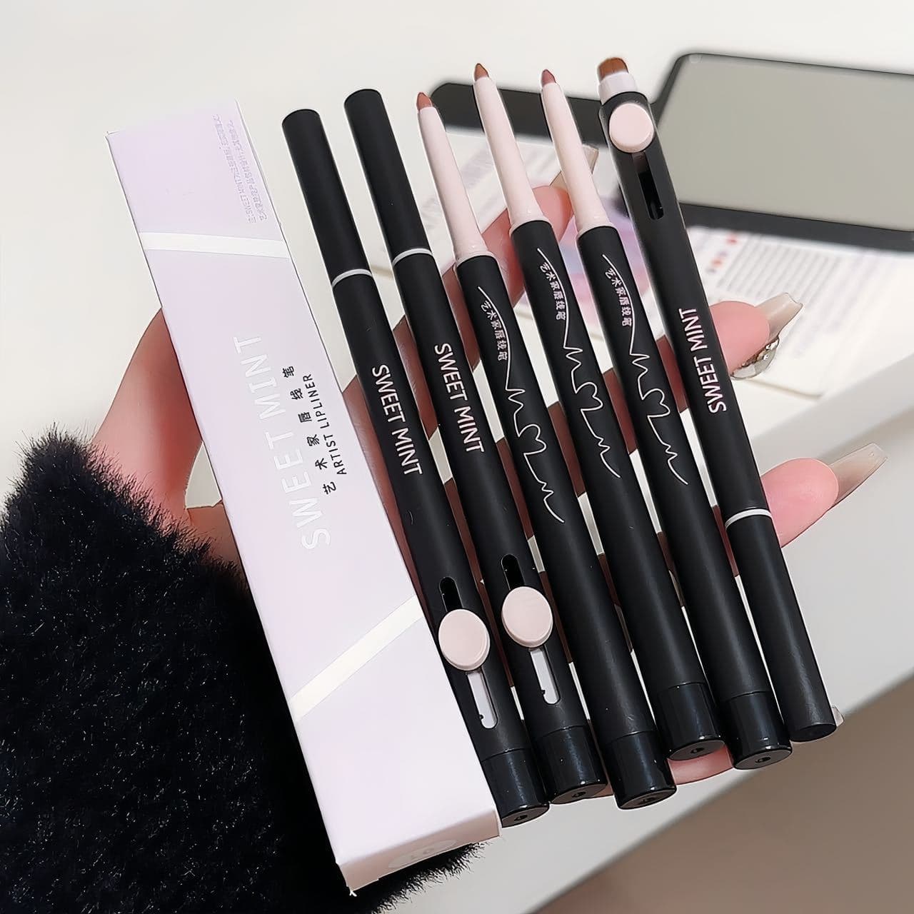 Sweet Mint artist's double -headed lip line pens low saturation natural matte lip brush hook line pen Student cheap 2