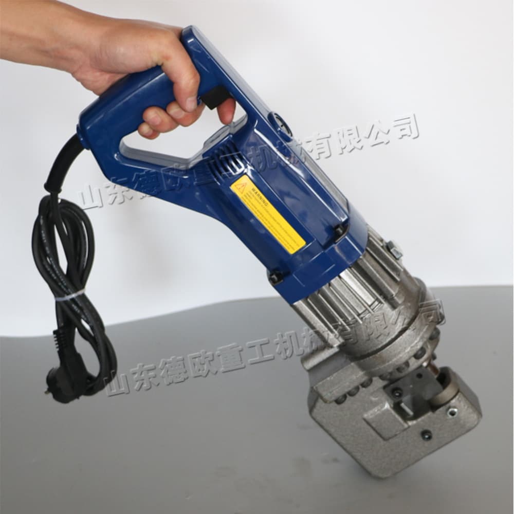 Handheld electric hydraulic hole puncher 1