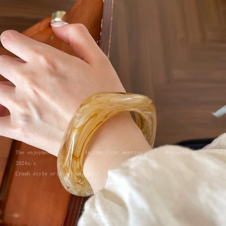 Acrylic retro geometric small women's bracelet, design jewelry 2