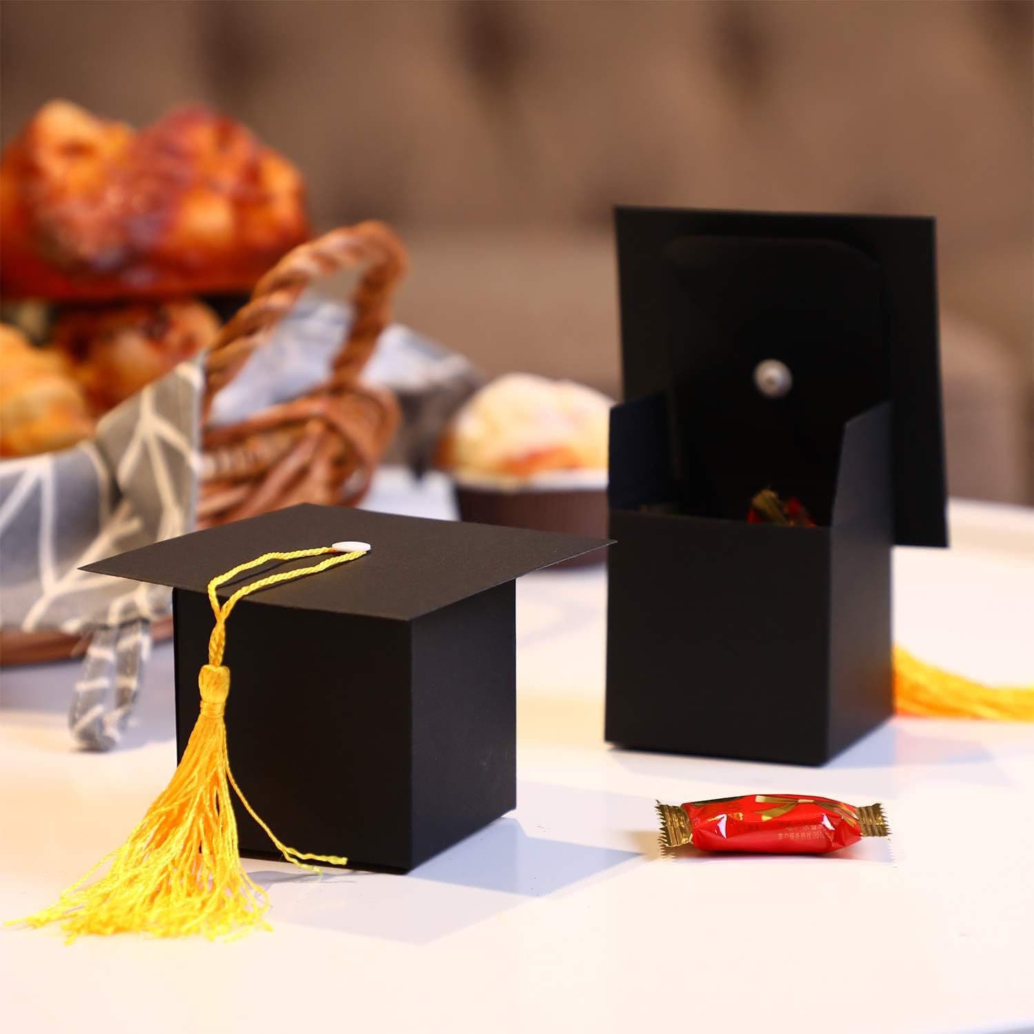 Cross-border creative new celebration bachelor's hat packaging box graduation party return wedding candy box spot European style 2