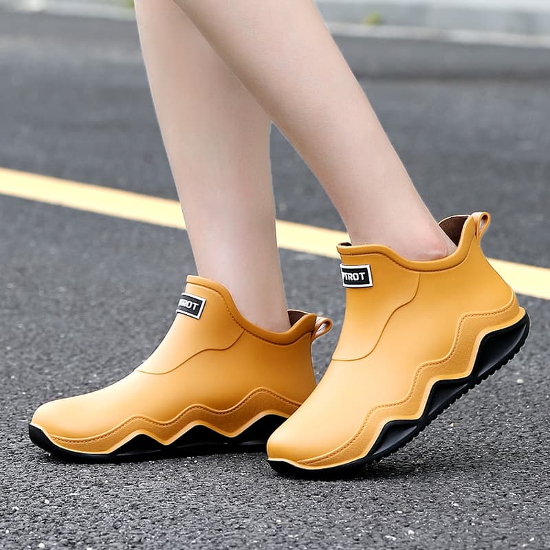 New waterproof shoes for men and women, rain boots for couples, Korean style rubber shoes, non-slip short tube, fashionable and versatile, foreign trade export 2