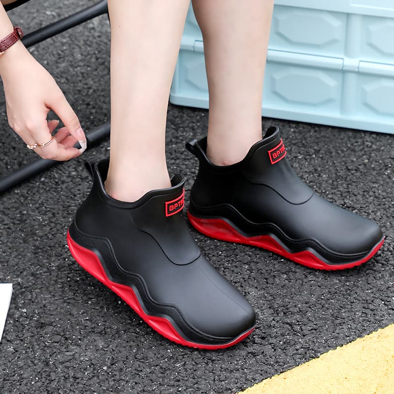 New waterproof shoes for men and women, rain boots for couples, Korean style rubber shoes, non-slip short tube, fashionable and versatile, foreign trade export 3