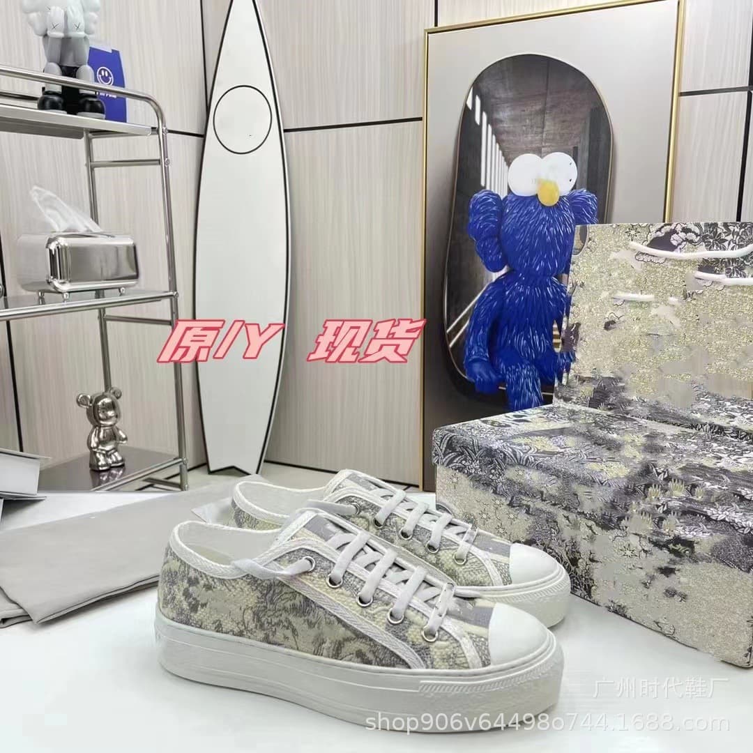 Cloth espadrilles platform, universal low casual footwear with shoelaces, sneakers, with embroidery, height increasing 3