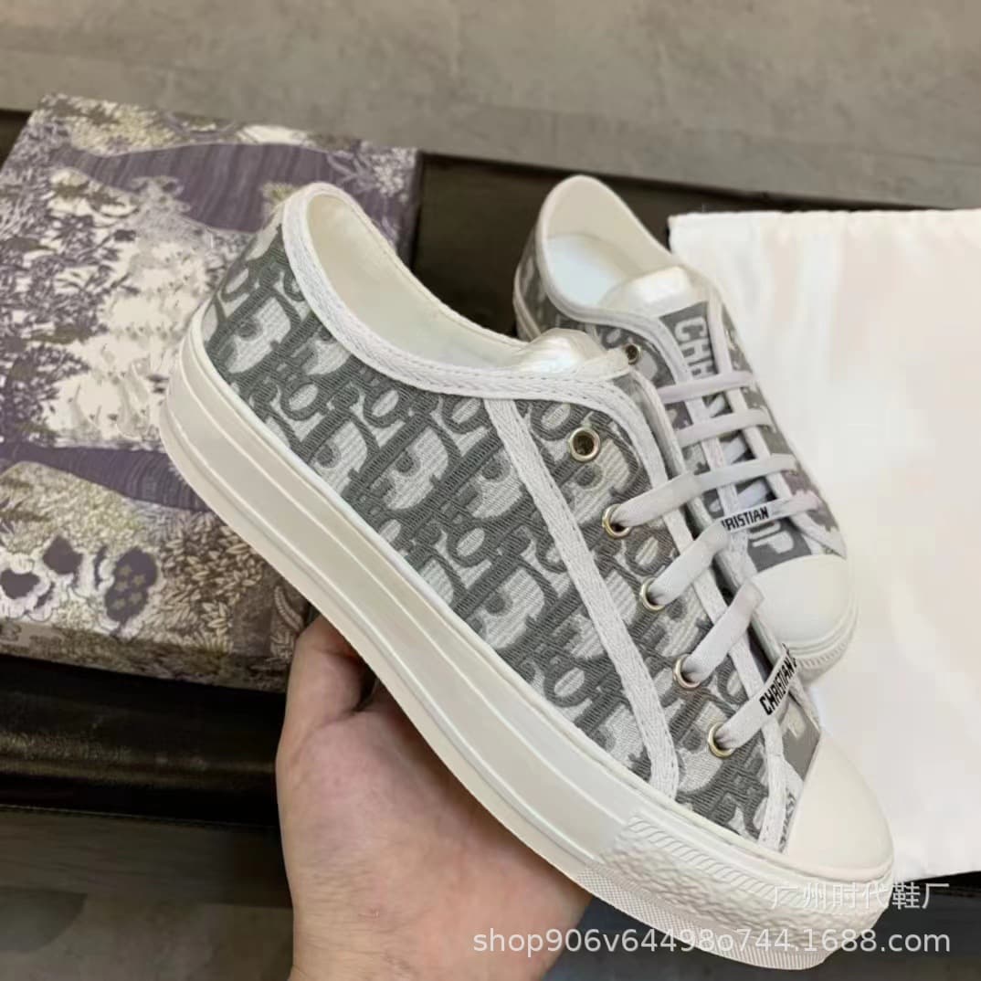 Cloth espadrilles platform, universal low casual footwear with shoelaces, sneakers, with embroidery, height increasing 1