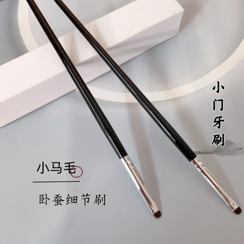 Pony, eye pencil, concealer brush for eye makeup 1