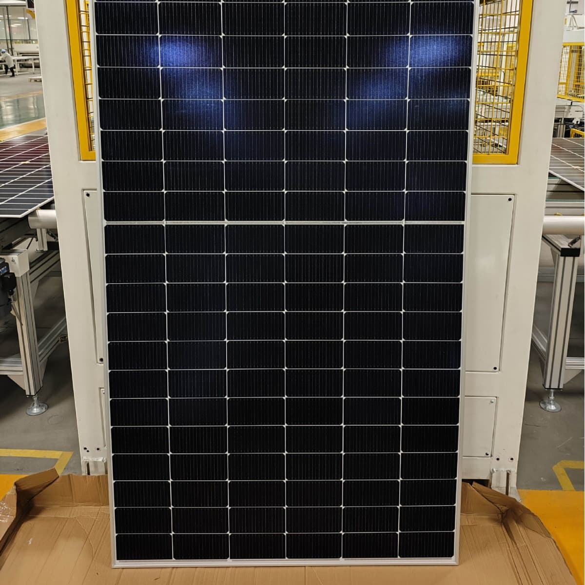 Dutch Germany and Spain European Warehouse Stock Spot A-Class 400W-700W Solar Plate 580W component 1