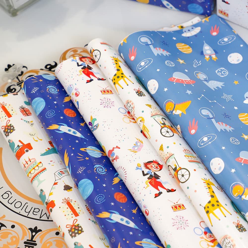 Christmas cartoon pack for friend, gift box, trend of season, Birthday gift 1