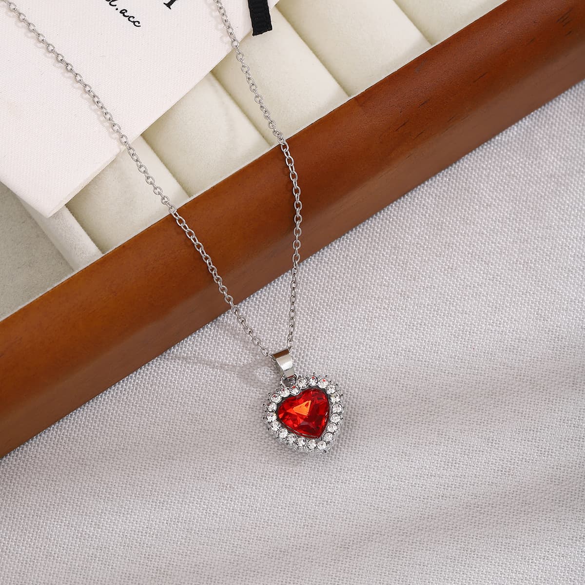 Heart, red necklace, french style, light luxury style, high-quality style, simple and elegant design 2