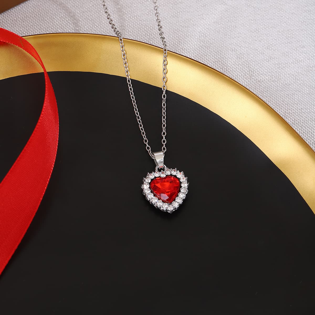 Heart, red necklace, french style, light luxury style, high-quality style, simple and elegant design 3