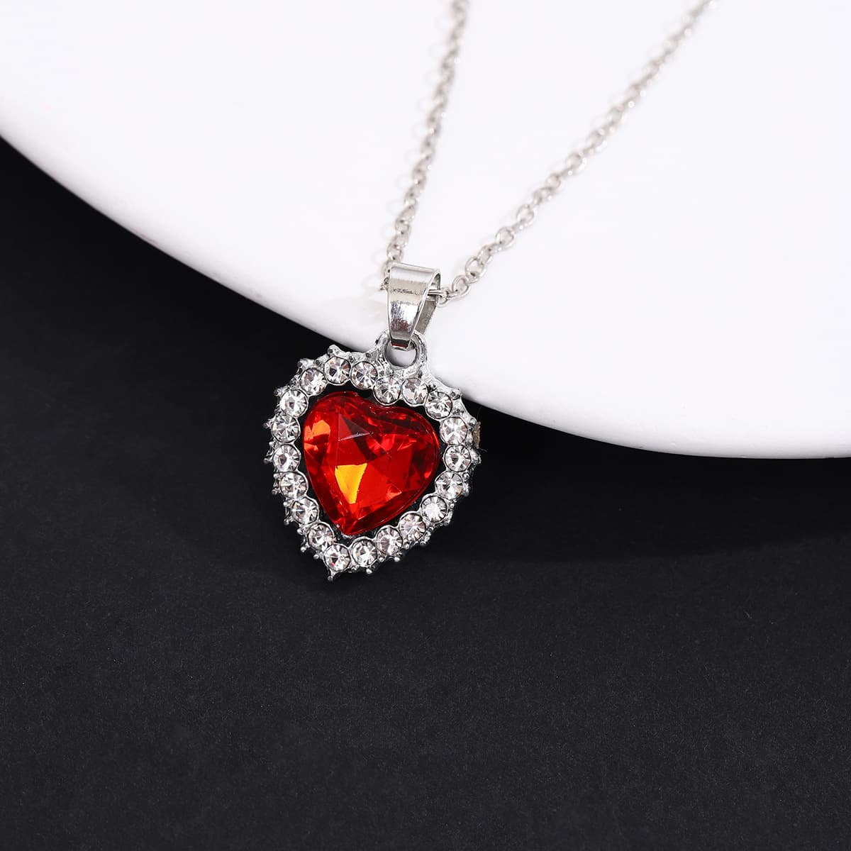 Heart, red necklace, french style, light luxury style, high-quality style, simple and elegant design 4