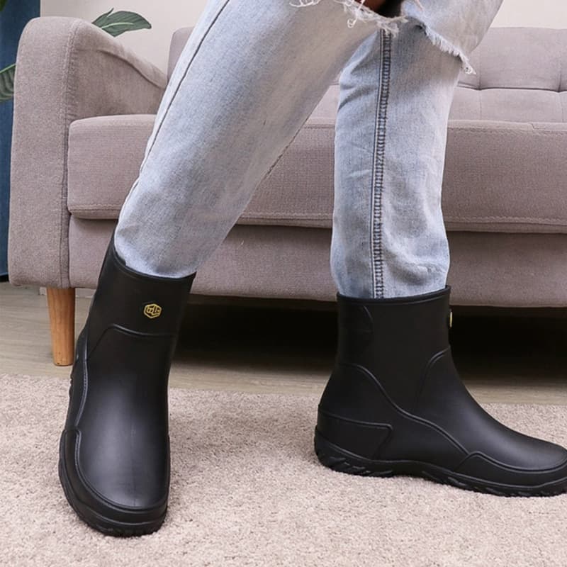 Waterproof and fashionable men's rain boots rain boots water shoes short tube car wash anti-slip waterproof rubber shoes Korean style 2