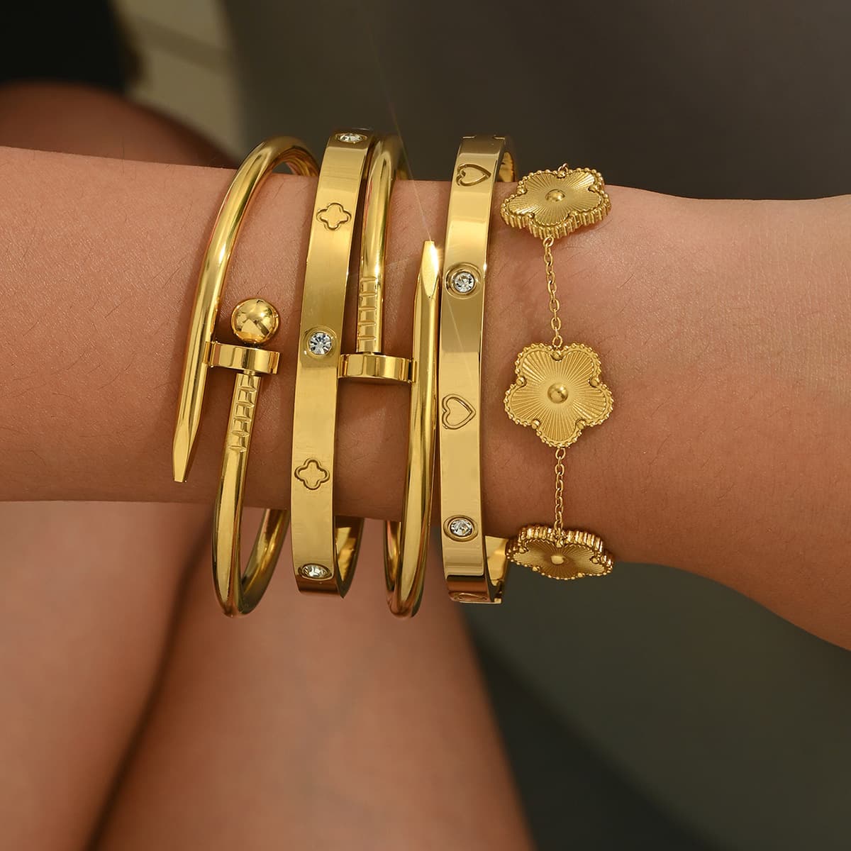 Fashionable golden bracelet stainless steel, European style, 18 carat 1