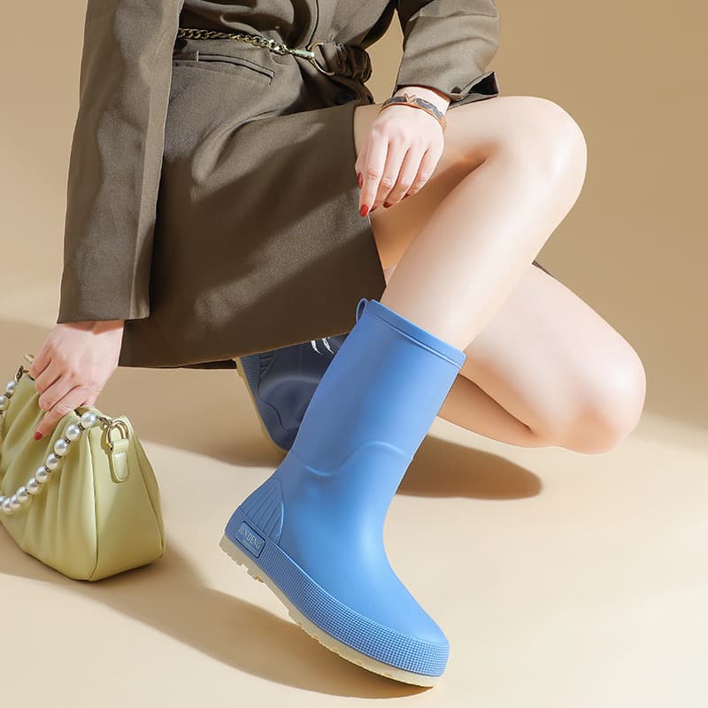 2025 cross-border casual wear-resistant car wash short rain boots for women PVC waterproof anti-slip plus velvet fashion rain boots for women 2