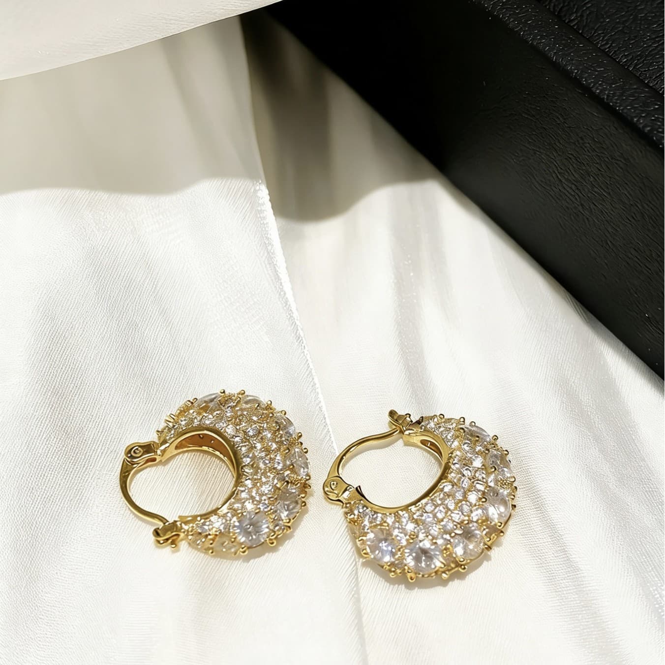 Sophisticated bag, small design elegant earrings, french style, light luxury style, diamond encrusted 2