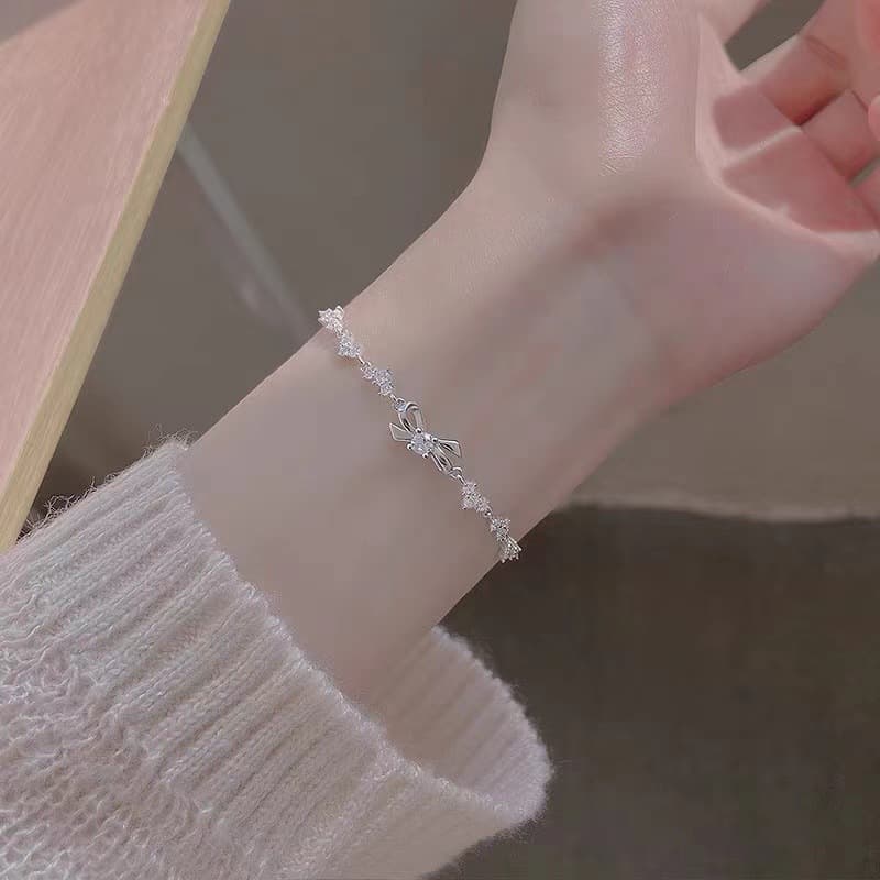 Sophisticated bracelet with bow, jewelry, light luxury style, high-end 1