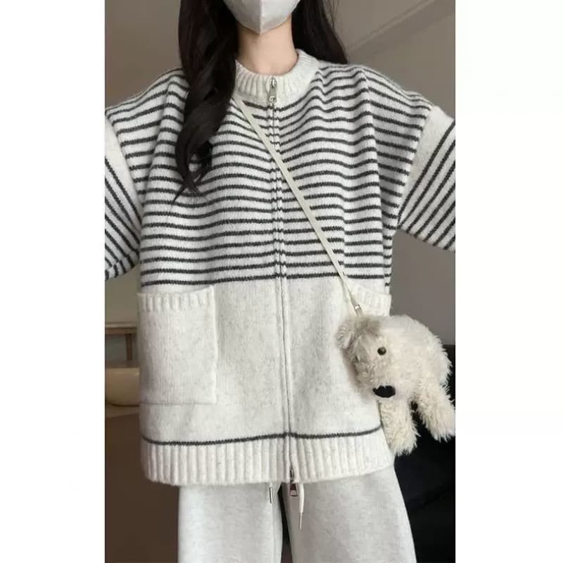 Fashionable white sweater with a round collar, demi-season cardigan, knitted jacket, oversize, increased thickness 1