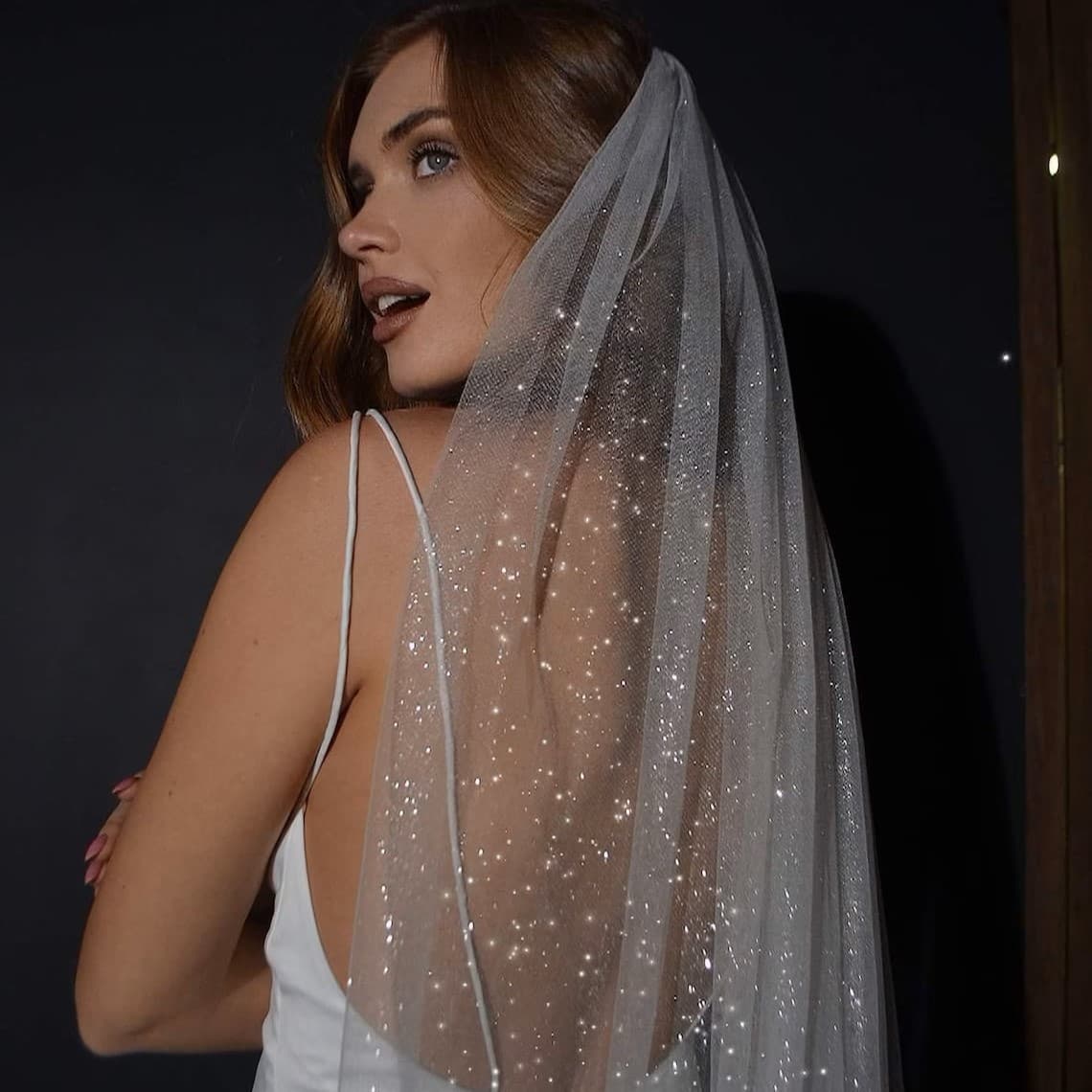 Bride's fine flash wedding dress single -layer combing combing multiple sizes of pangs fantasy printed Golden Star empty yarn foreign trade new models