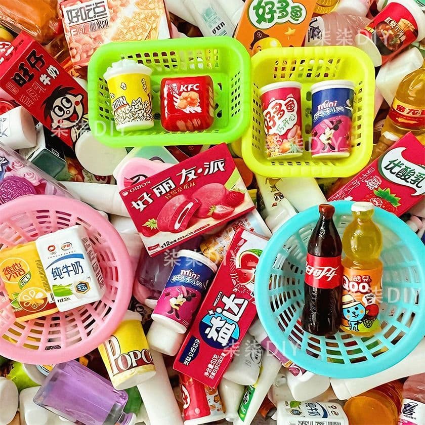 Small doll house, basket, children's family toy 3
