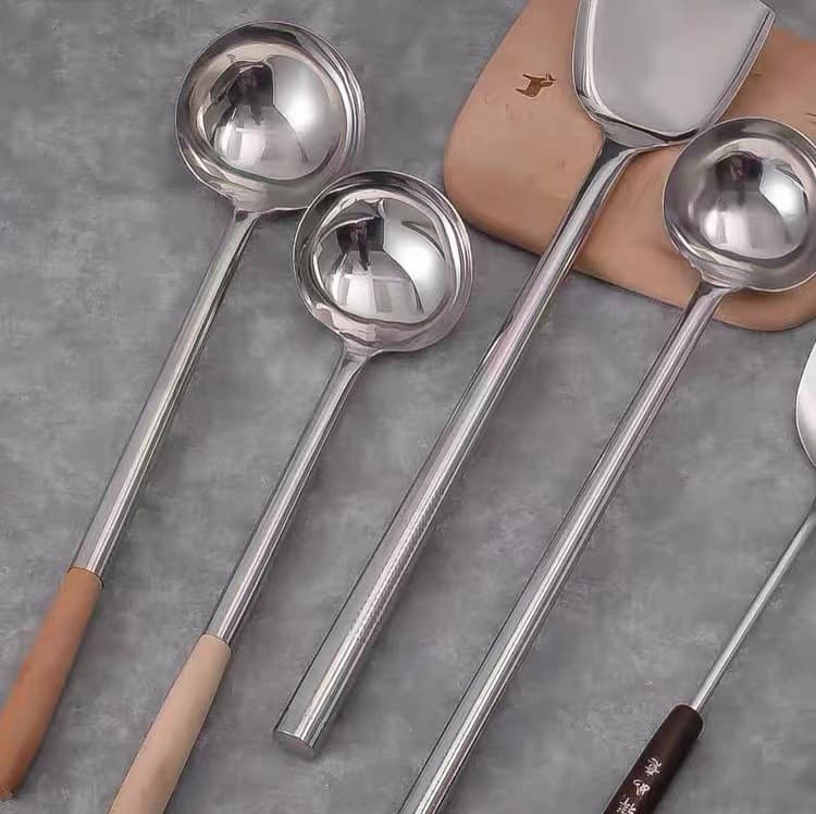 Stainless steel kitchen fried spoon soup spoon thickened chef long handle spatula fried spoon commercial household kitchen tool spatula spoon 2