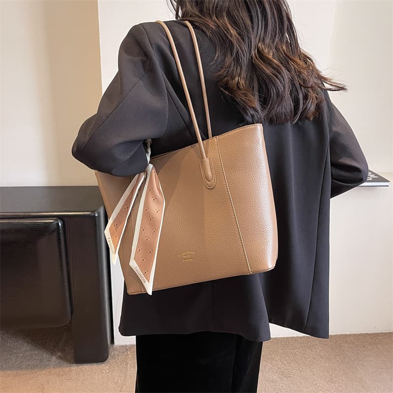 Capacious shoulder bag, fashionable universal one-shoulder bag, city style, high-quality style 3